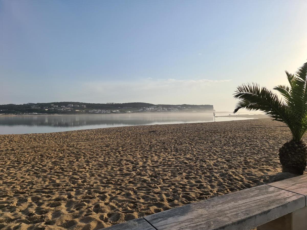 Pé na Praia da Foz Foz do Arelho Esterno foto