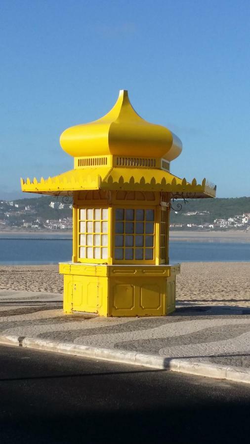 Pé na Praia da Foz Foz do Arelho Esterno foto