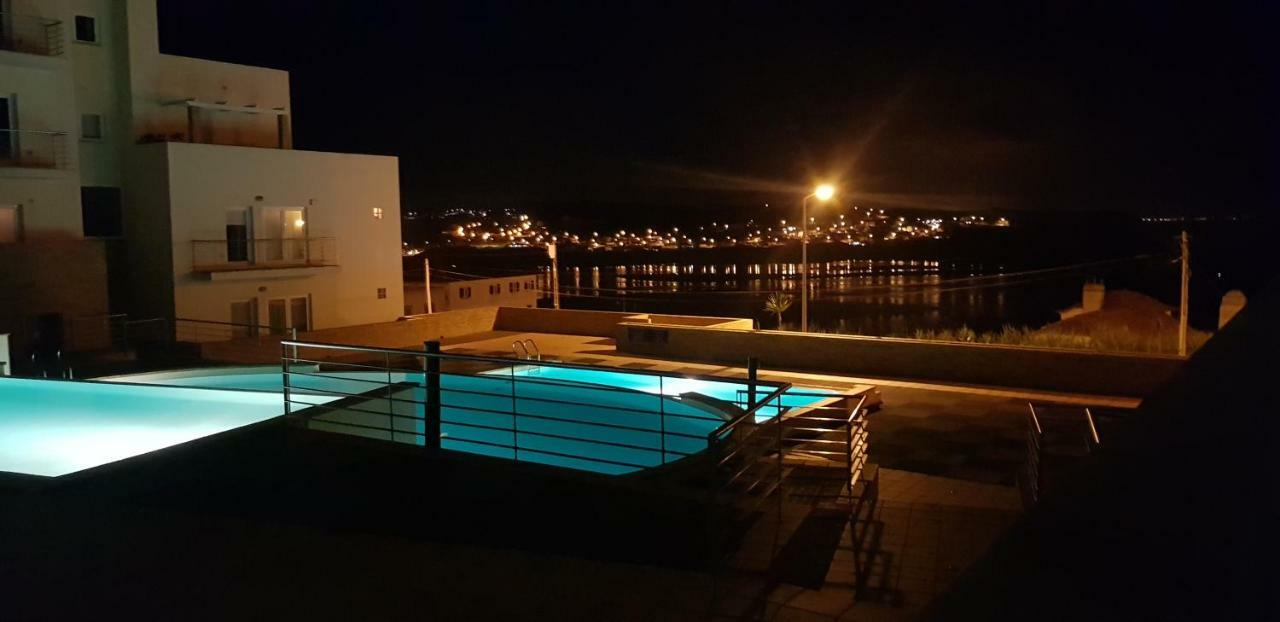 Pé na Praia da Foz Foz do Arelho Esterno foto